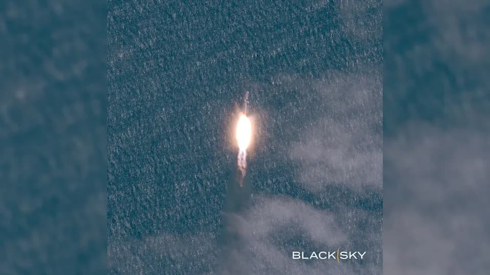 Falcon Heavy Ponovo U Vazduhu — Impresivne Satelitske Fotografije Lansiranja