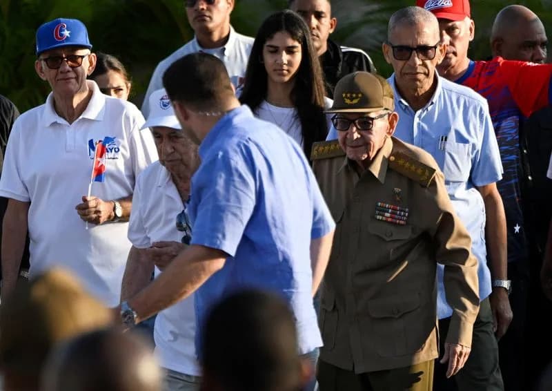 Raul Castro (94) Pridružio Se Prvomajskom Maršu U Havani Dok Rastu Tenzije Sa SAD