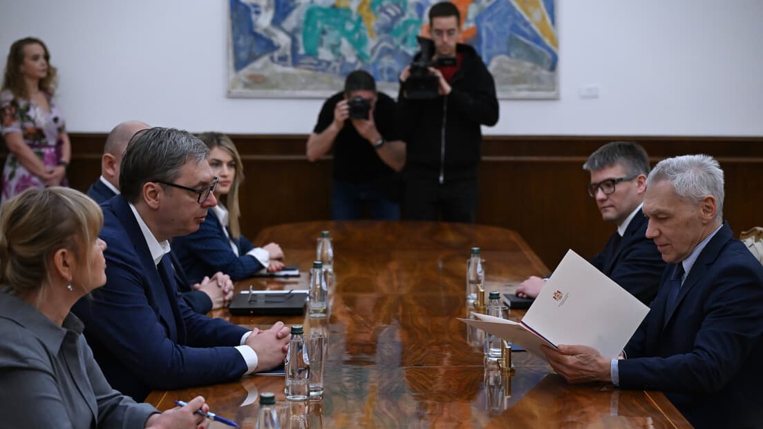 Vučić predao pismo Putinu i poručio: "Srbija neće dozvoliti reviziju istorije"