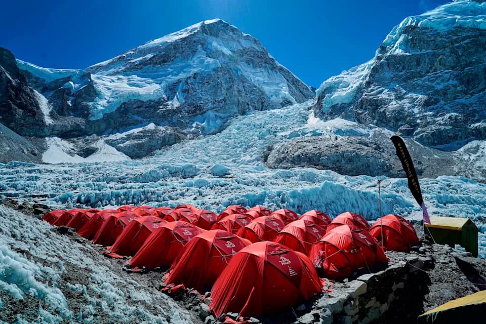 Kasni Sezona Na Everestu: Nestabilni Serak Preti, Ali 410 Penjača I Dalje U Pokretu