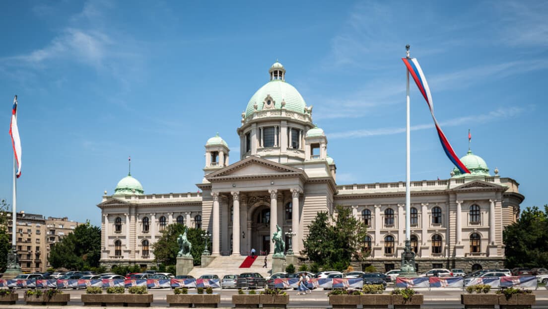 Izmene izbornih zakona: Gde je granica između državne funkcije i partijskog angažmana?