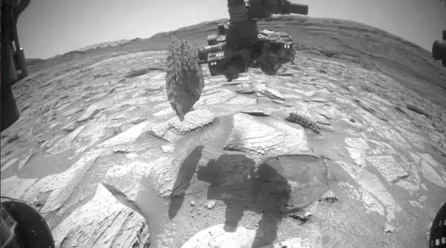 Curiosity je izvukao stenu koja se zakačila za bušilicu — NASA je morala da je 'protrese'