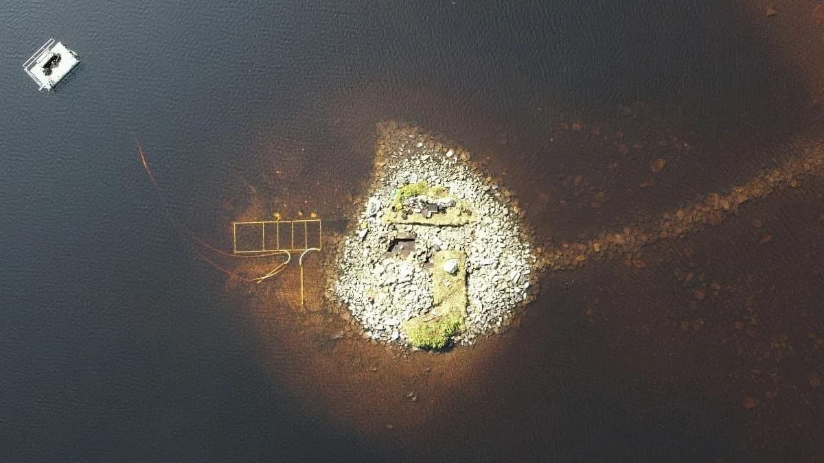 Neolitski „crannog“ na Ostrvu Lewis: Otkriveni drveni temelji stari ~5.000 godina