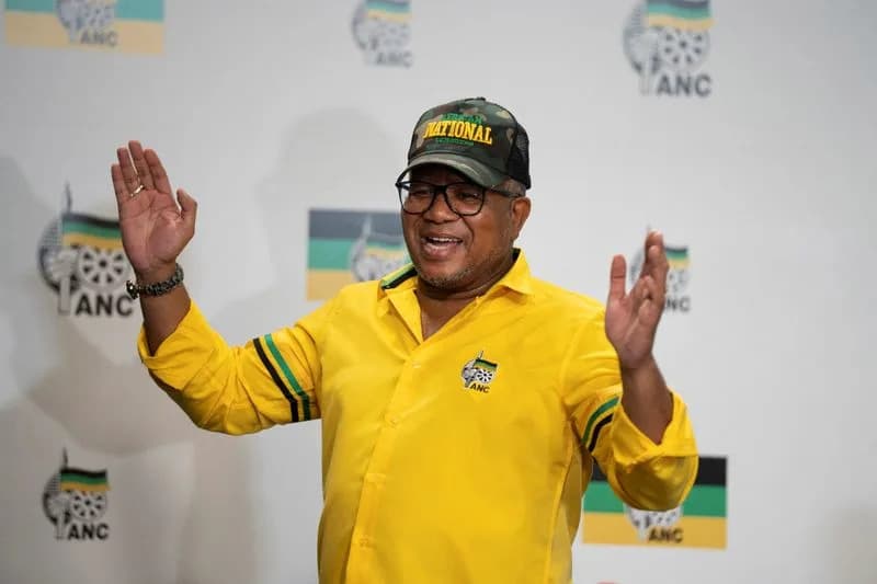 Mbalula Stao Uz Ramaphosu Nakon 'Farmgate' Afere — ANC Raspravlja O Sledećim Koracima