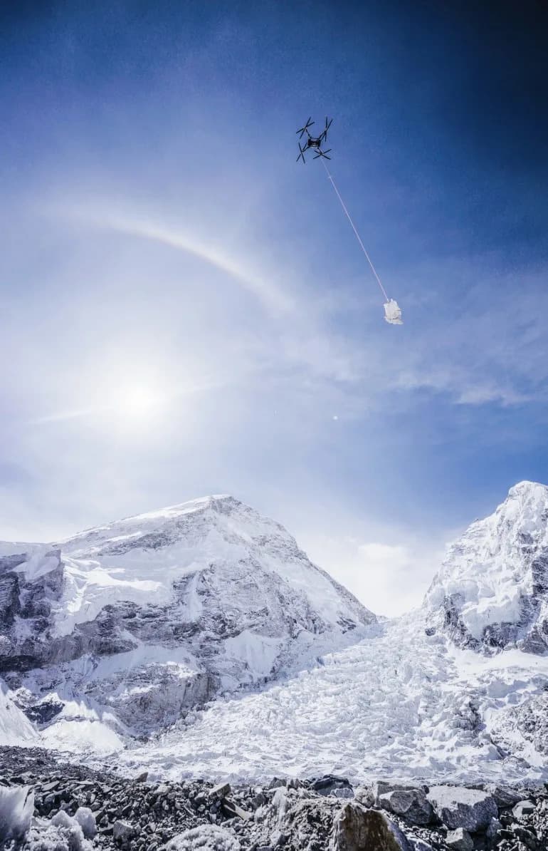 Tehnološki Sukob Na Everestu: Nepal Zapetljan Dok Se SAD I Kina Takmiče Dronovima