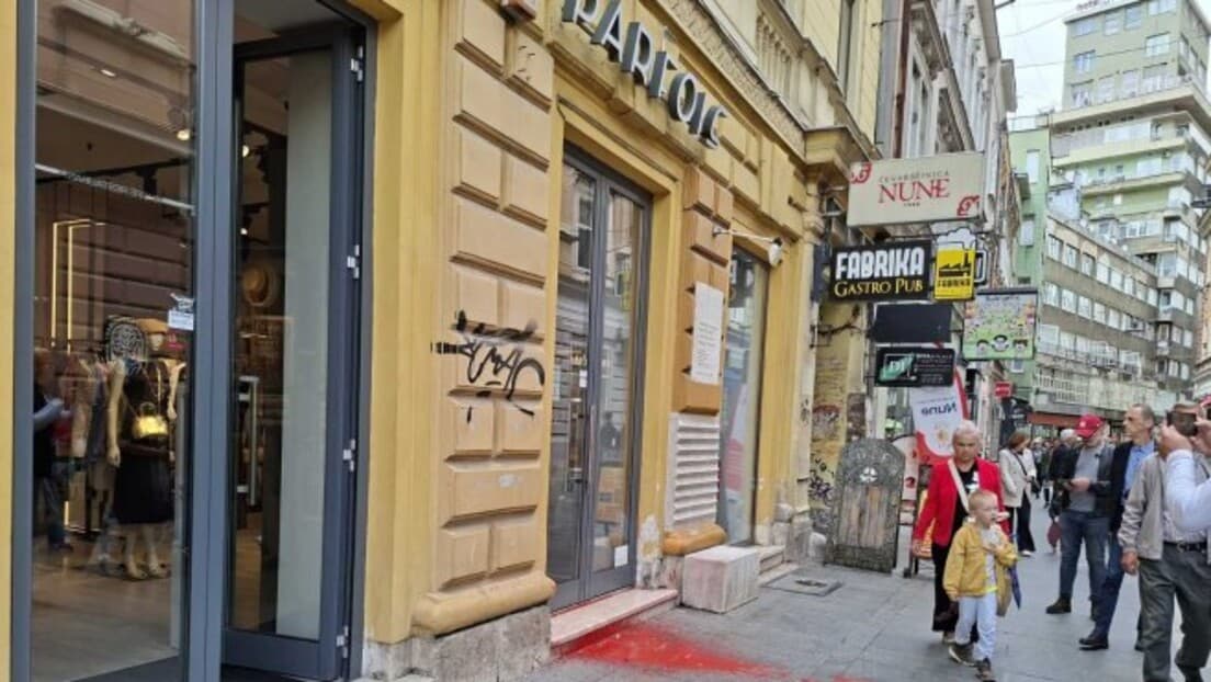Vandalski Napad U Sarajevu: Crvena Farba I Grafiti Na Radnjama Srpskih Firmi