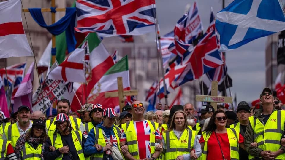Desetine Hiljada Na Maršu U Londonu: Ekstremna Desnica Dobija Na Snazi
