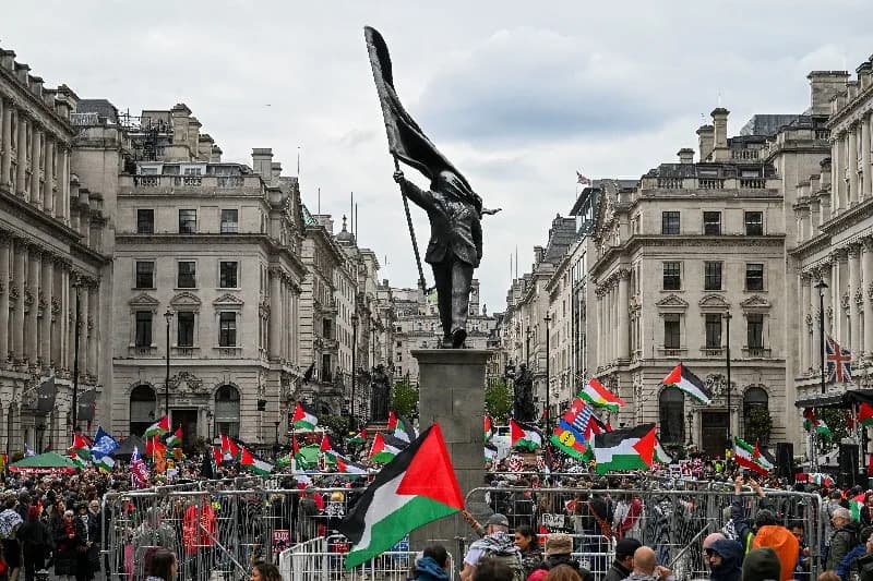 Desetine Hiljada Marširalo Kroz London: Odvojeni Protesti Protiv Imigracije I U Podršku Palestincima