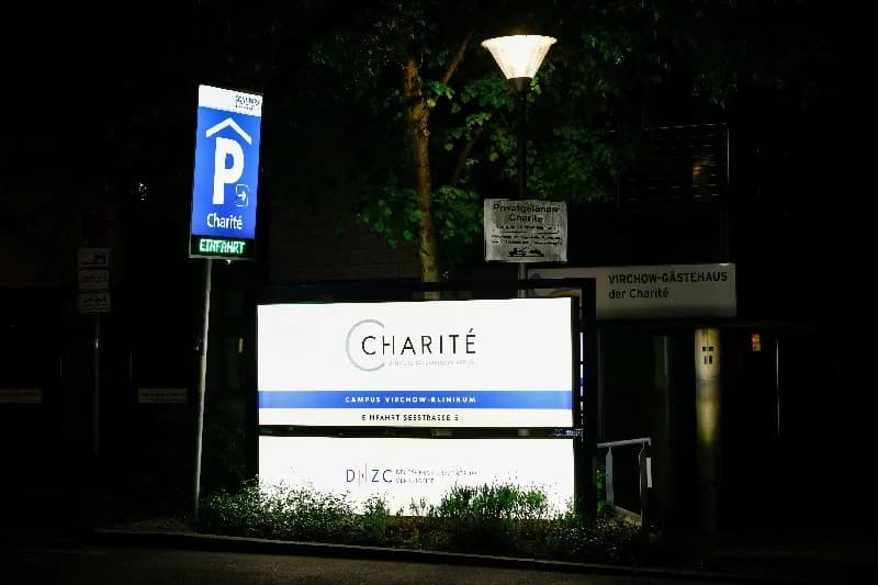 Američki misionar zaražen ebole putuje u Nemačku — biće lečen u izolacionoj jedinici Charité