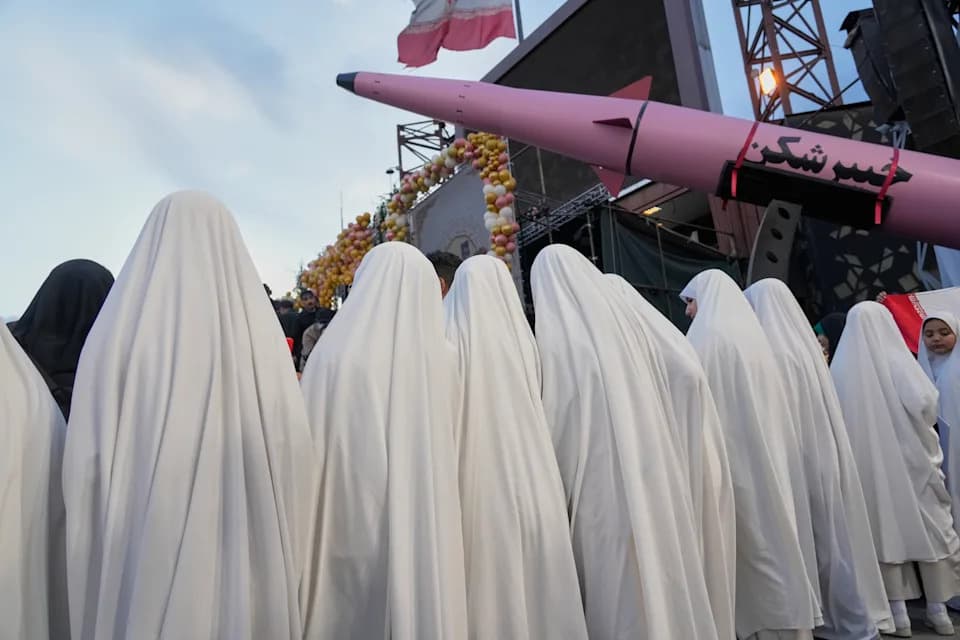 Oružje Na Ulicama Teherana: Javne Demonstracije, Pozivi Na "Janfadu" I Strah Od Sukoba