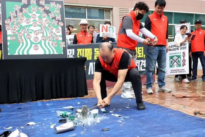 Južnokorejsko ministarstvo ukida Starbucks vaučere posle afere „Tank Day“ — direktor smenjen, protesti i pozivi na bojkot