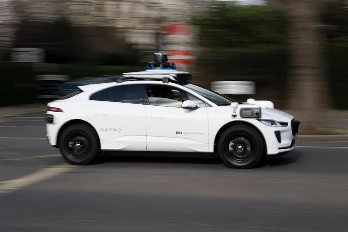 Waymo Privremeno Obustavio Robotaksi U Četiri Američka Grada Zbog Lokvi i Jake Kiše