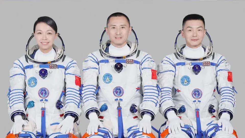 Kina Predstavila Posadu Shenzhou 23 — U Posadi Prvi Astronaut Iz Hong Konga