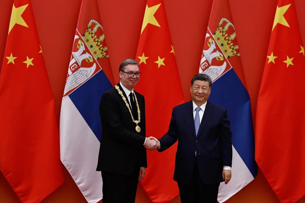 Vučić u Pekingu: Više od 20 Sporazuma Sa Kinom Dok Kod Kuće Rastu Masovni Protesti