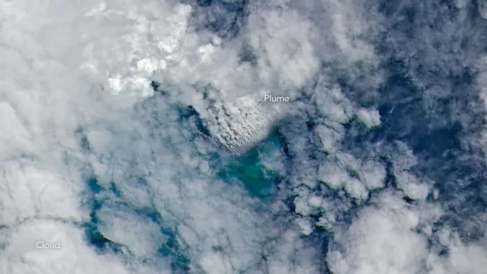 Sateliti snimili erupciju podmorskog vulkana kod Papua Nove Gvineje — nedostaju detaljne karte morskog dna