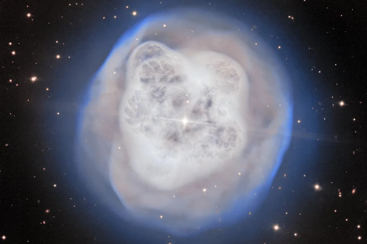 Nova slika otkriva: Nebula „Kristalna kugla” oblikovana od dve zvezde