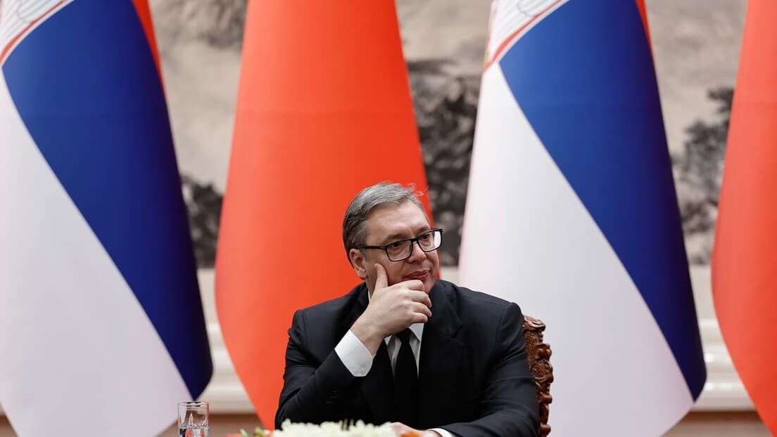 Vučić iz Kine: "Vojska Pravi Kvantne Skokove" — Najave Za Šid I Zrenjanin U Junu