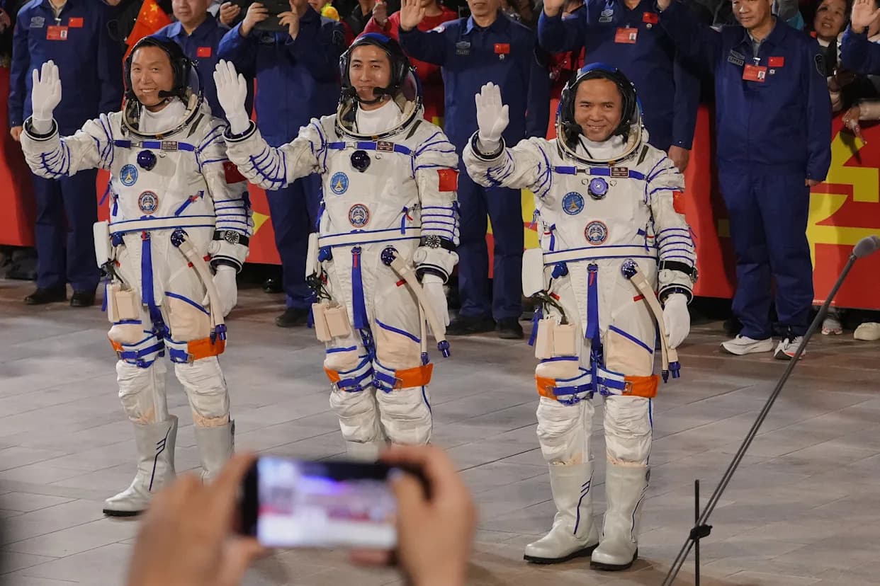 Tri astronauta misije Shenzhou 21 bezbedno se vratila na Zemlju nakon skoro sedam meseci