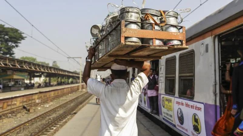 Dabbawale iz Mumbaija: Tradicija Preciznosti Koju Preti Izumiranje