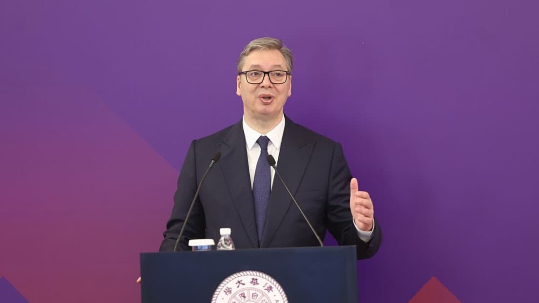 Vučić O Transparentu Koji Je Ugrozio Ptice: 'Pokušavaju Da Nas Dehumanizuju', Alpinisti Će Skinuti Reklamu