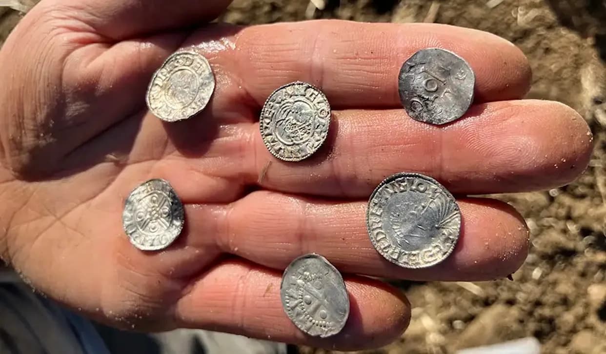 Lovci Na Blago Otkrili Najveću Vikinšku Gomilu Novčića U Norveškoj — 2.970 Srebrnjaka Iz 11. Veka