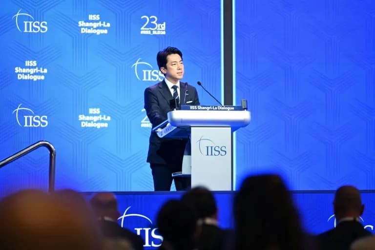 Koizumi Odbacio Pekinške Optužbe: Japan Će Nastaviti Jačanje Odbrane
