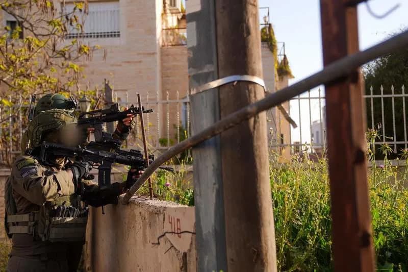 Planirali Napad na Bazu Anatot: Dvojica Jerusalimaca Optuženi, Policija Zaplenila Oružje i Eksplozive