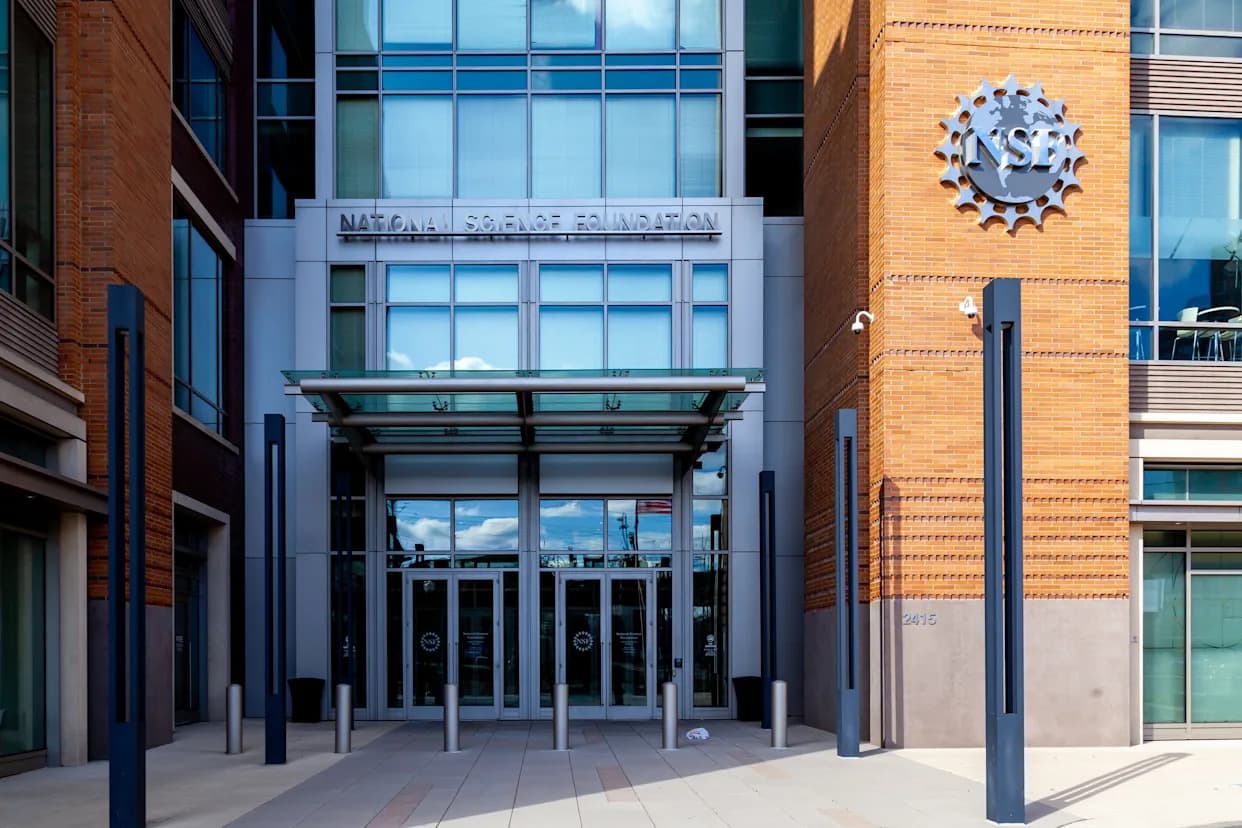 NSF Privremeno Usporila Nove Grantove Za Duke, Harvard, Princeton I Yale — Najava Poteškoća Za Istraživanja