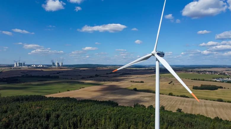 Koliko vetroturbina zamenjuje jedan nuklearni reaktor? Jasno poređenje energije, prostora i rizika