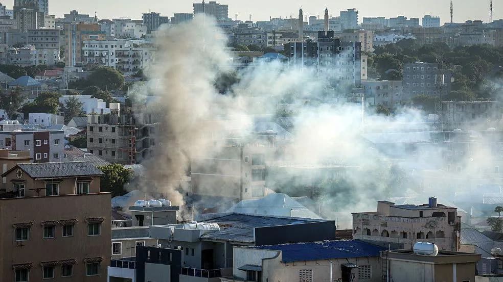Jake pucnjave u Mogadishu nakon produženja mandata predsednika — opozicija tvrdi da je odluka neustavna