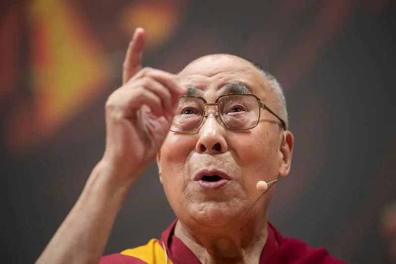 Dalaj Lama (90) Putuje u Nju Delhi Na Lečenje Levog Kolena — Posle Oporavka Planira Boravak u Ladaku