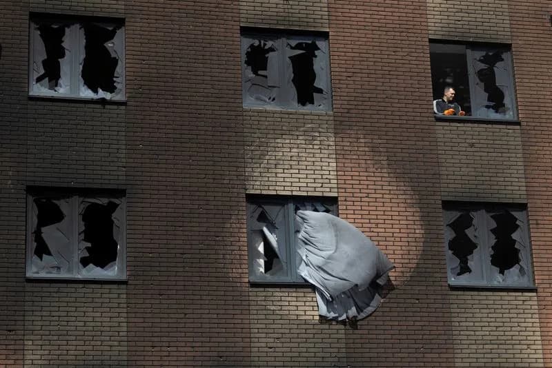 Ruski dron pogodio prehrambenu fabriku kod Kijeva — 4 mrtvih, 7 povređenih, spasilačke ekipe pretražuju ruševine
