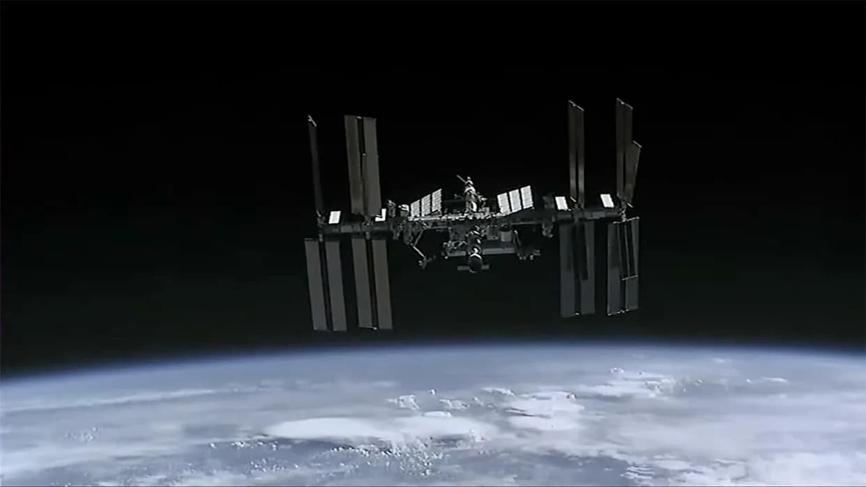 Pet Članova Posade ISS Privremeno U Skloništu Nakon Otkrivanja Pukotina u Prelaznom Tunelu Ruskog Modula
