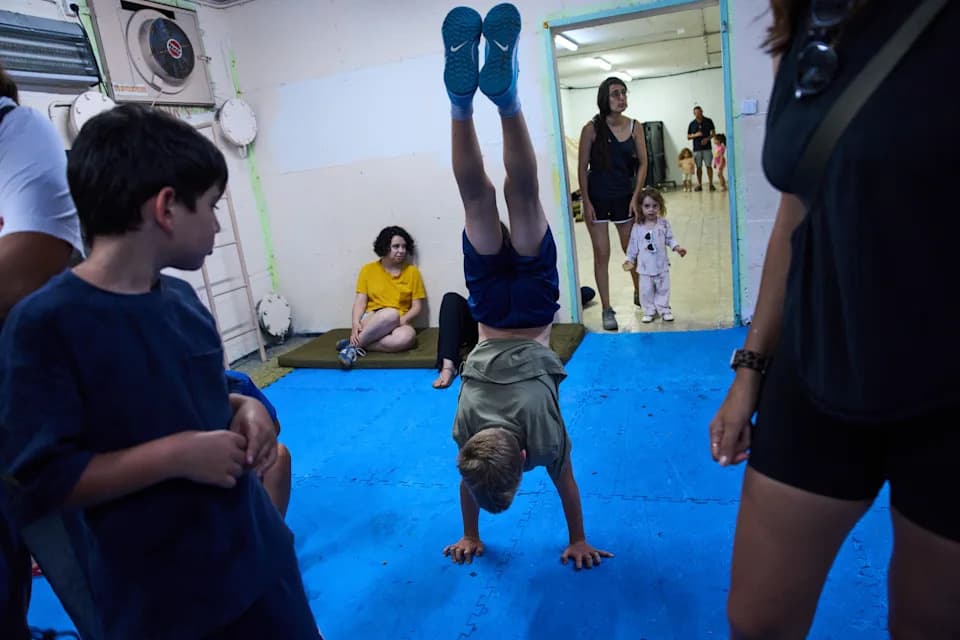 Posle Sirena: Izraelci Se Vraćaju U Dobro Poznate Ratne Rutine Dok Raste Napetost Sa Iranom