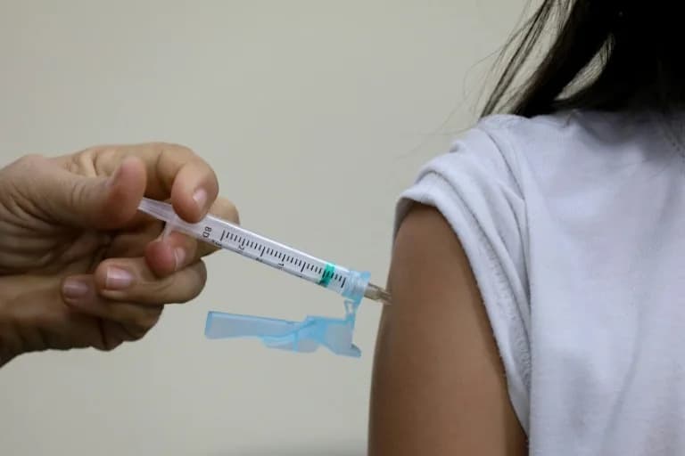 Alarm u Brazilu: Jednodozna Vakcina Protiv Denge Privremeno Obustavljena Nakon Dve Sumnjive Smrti