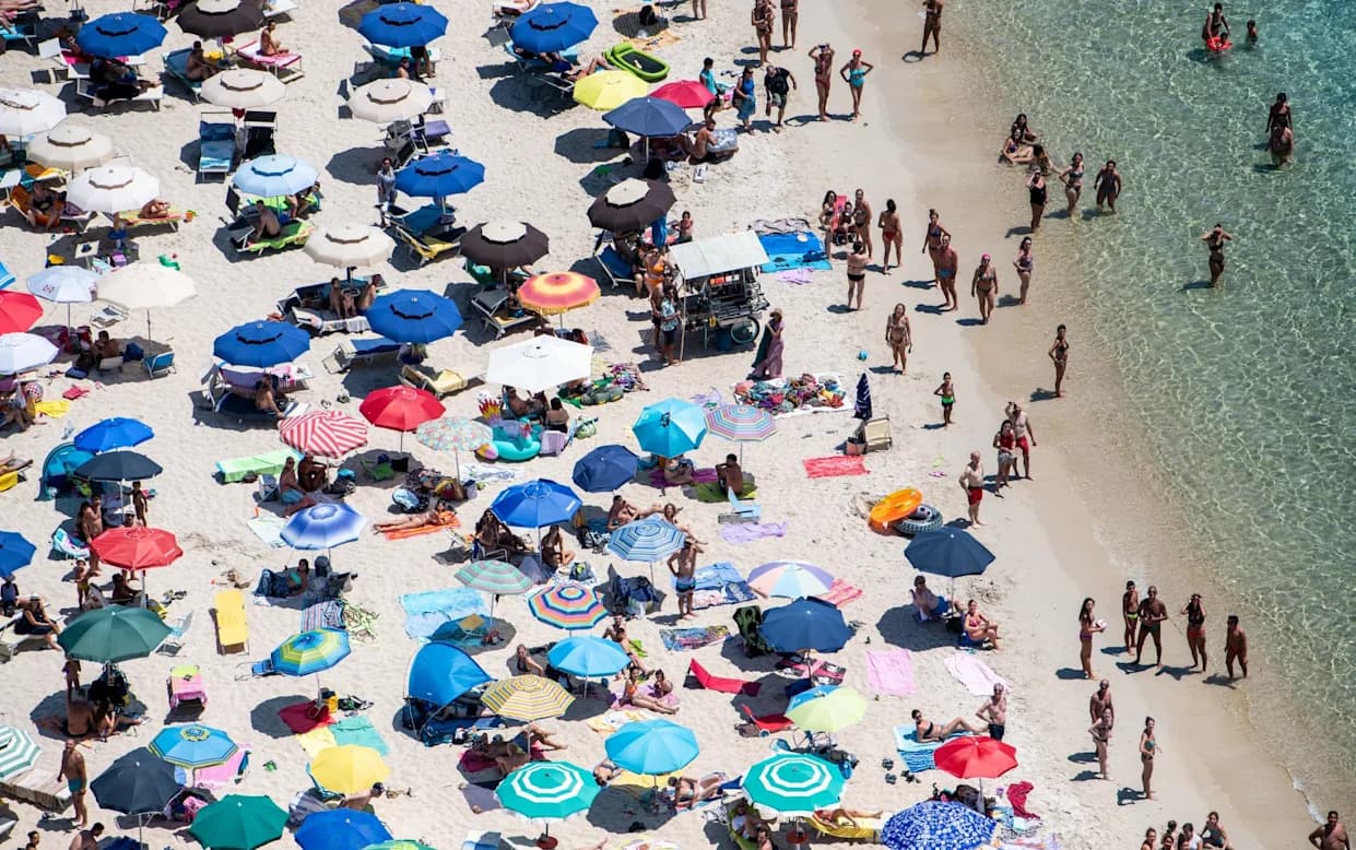 Villasimius Zabranuje Suncobrane Na Punta Molentis — Ulaz 10 € I Oštre Reakcije