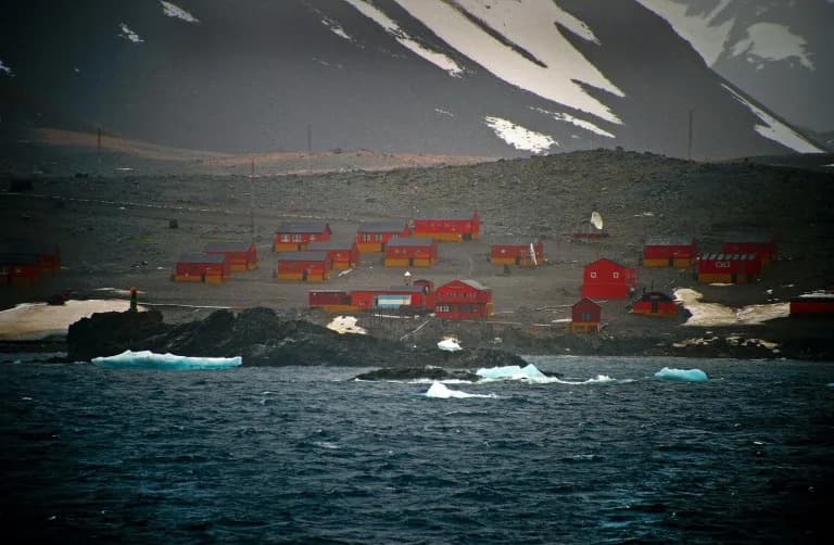 Rekordne junske temperature na Antarktiku: Esperanza izmerila 15,4°C, led se topi tokom zime
