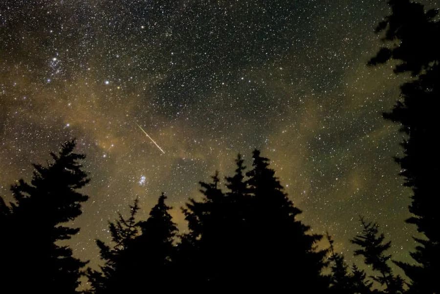 Sonički Udar Nad Masačusetsom — Meteor Oslobodio ~300 Tona TNT-a i Podsetio Nas Zašto Atmosfera Štiti Zemlju