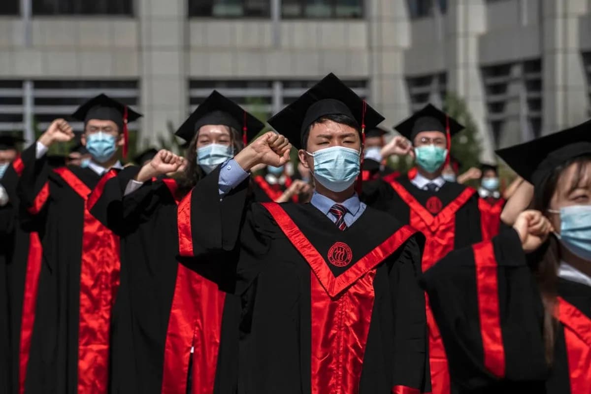 Kina Ukida 12.000 Studijskih Programa Umetnosti i Jezika — Univerziteti Preusmeravaju Se Na AI
