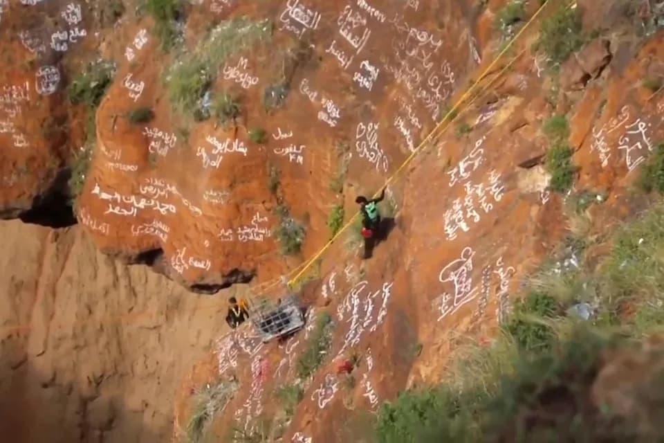 „Spider‑Man iz Jemena“ poginuo pri slobodnom penjanju — pao oko 400 stopa u vulkanski krater