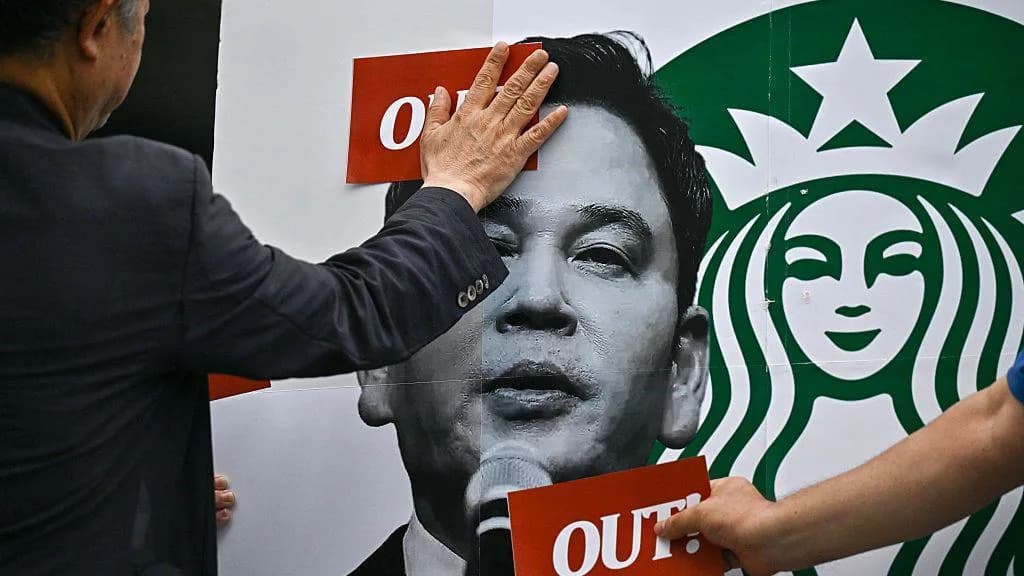 Starbucks Korea Zatvara Sve Radnje Na Pola Dana: Zaposleni Idu Na Obuku O Gvangju Ustanaku Nakon 'Tank Day' Afere
