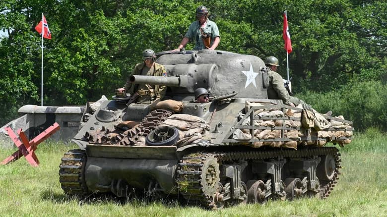 Sto Godina i Jedan Sherman: Veteran Iwo Jime Se Vratio Tenku „Lucky“