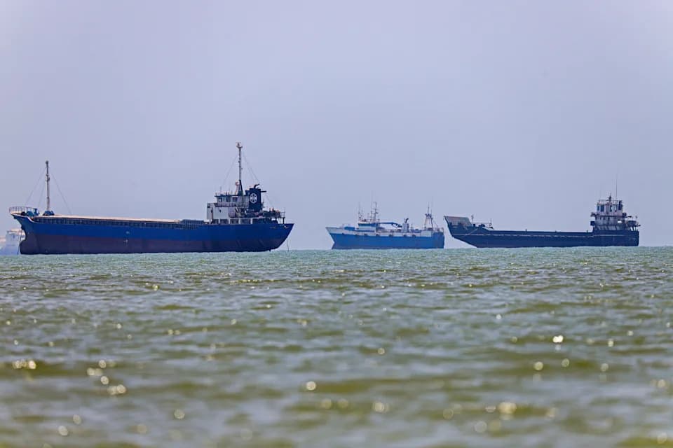 Sund Hormuz Ponovo Otvoren Posle Sporazuma SAD–Iran — Brodovi Se Vraćaju, Ali Nesigurnost Ostaje
