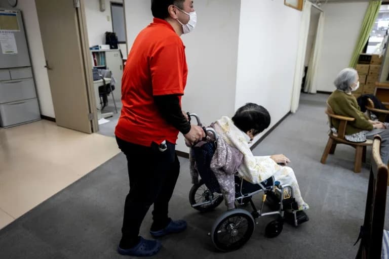 Kontroverzni predlog iz Japana: bivši gerijatar zagovara dobrovoljne amputacije da olakša negu