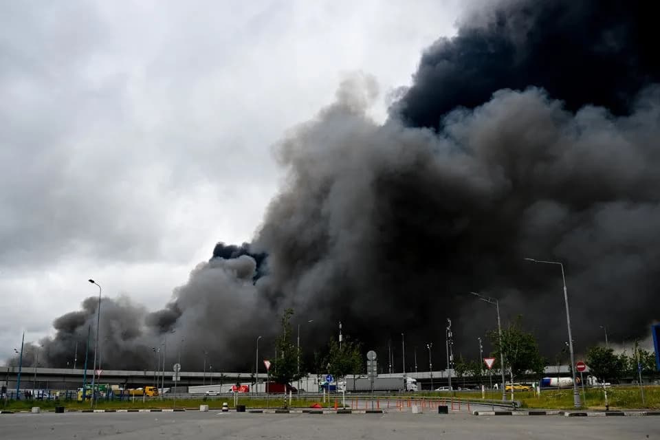 Ukrajina Izvela Najveći Dronski Napad: Moskavska Rafinerija Gore, Eurosatory i G7 u Fokusu