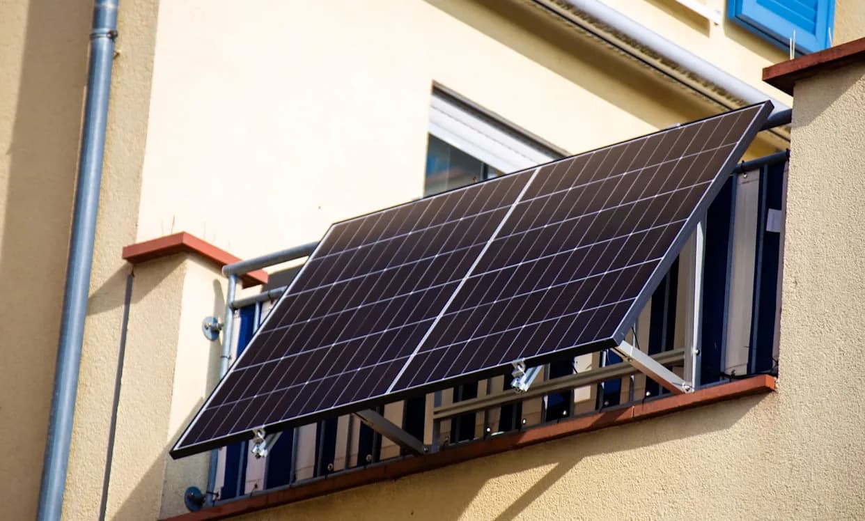 Juta Legalizovala Plug‑In Solar: Paneli Koji Se Uključuju U Utičnice Postaju Model Za 30+ Država
