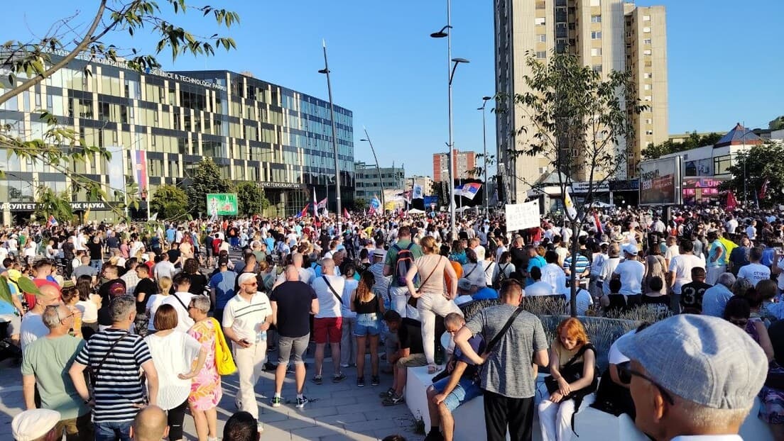 Studenti u blokadi na Limanu: Bulevar Cara Lazara zatvoren, MUP procenio do 7.800 učesnika