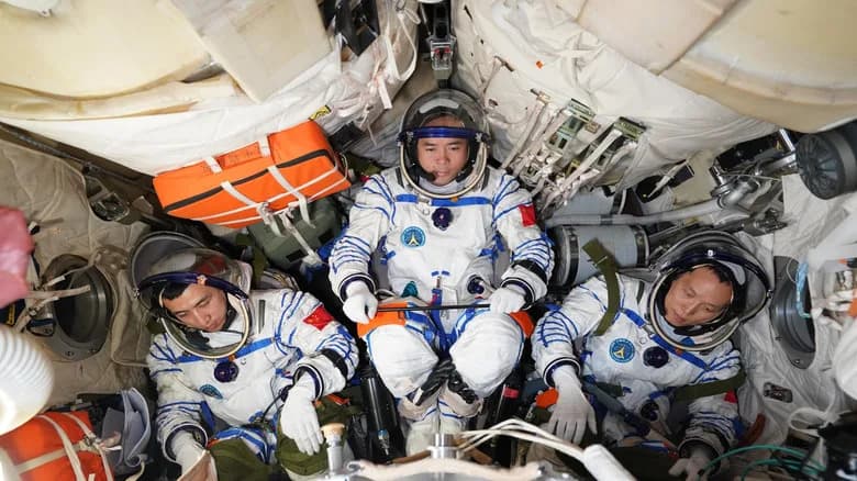 Kina Lansirala Shenzhou-23: Jednogodišnja Misija Koja Podiže Cilj Sletanja Na Mesec Do 2030.