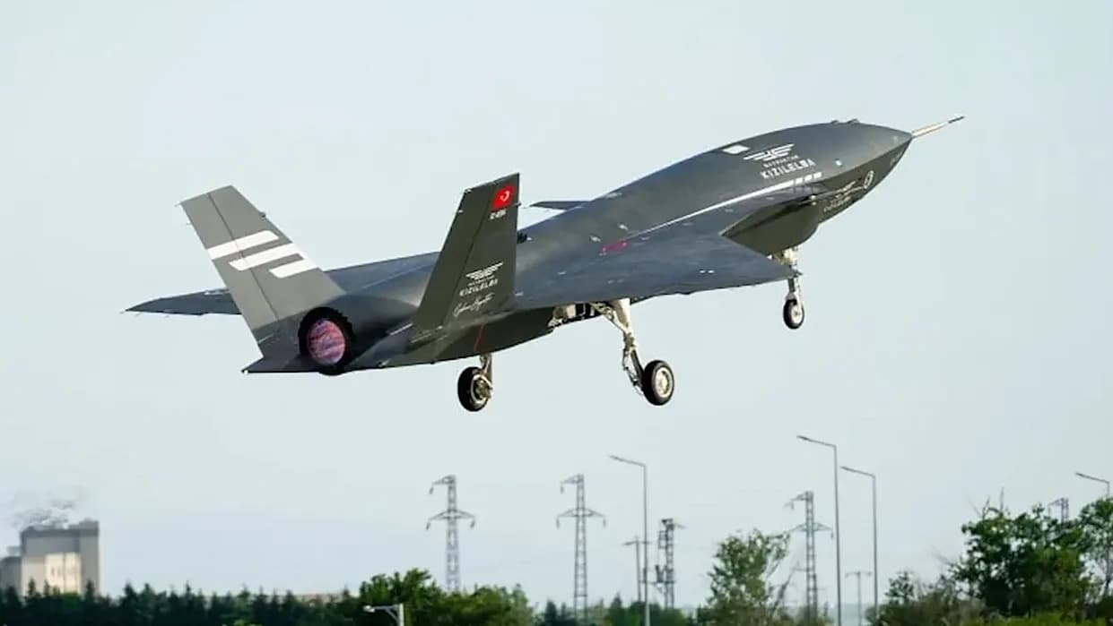 Kizilelma i M-346: Uspešne prve žive probe K‑SWARM tima za posadne i neposadne letelice