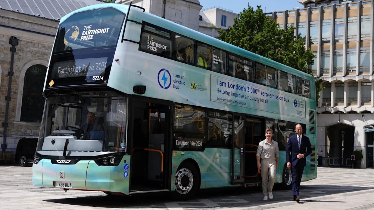 Princ Vilijam Stigao Električnim Autobusom — Earthshot Pokazuje Opipljive Rezultate u Borbi Protiv Klimatskih Promena